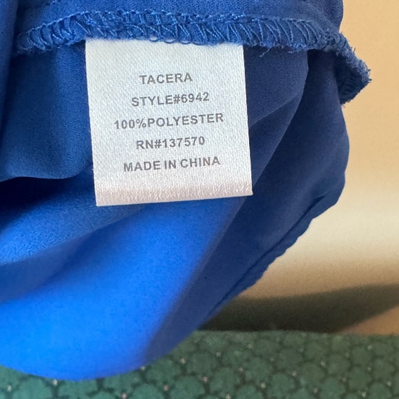 Tacera Blue Top EUC Top 100% Polyester size Medium High Low Flutter Sleeves - Picture 6 of 7